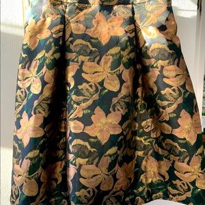 NWT. Gorgeous Midi skirt dark green with metallic gold thread